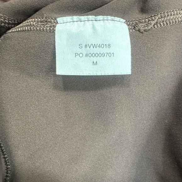 Vuori brown super soft leggings🤎first & last pic are most accurate color match - Picture 8 of 8